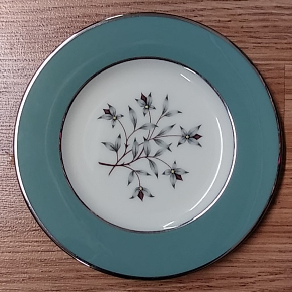 2 Kingsley by Lenox bread plates - Picture 2 of 5